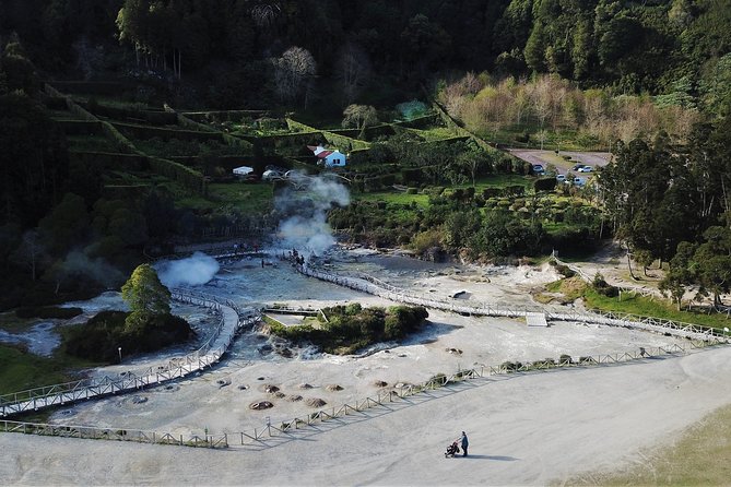 Adventure in the Furnas, with volcanoes, lagoons and tea plantations - Miradouro Pico do Ferro: the short viewpoint stop that closes the day