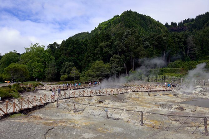 Adventure in the Furnas, with volcanoes, lagoons and tea plantations - How guides and a small group change the experience