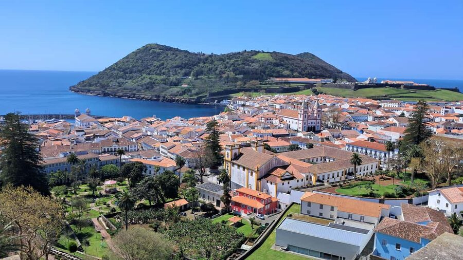 Angra do Heroísmo: A walking tour of the city - Visiting Sé Cathedral with included entry, plus guided context