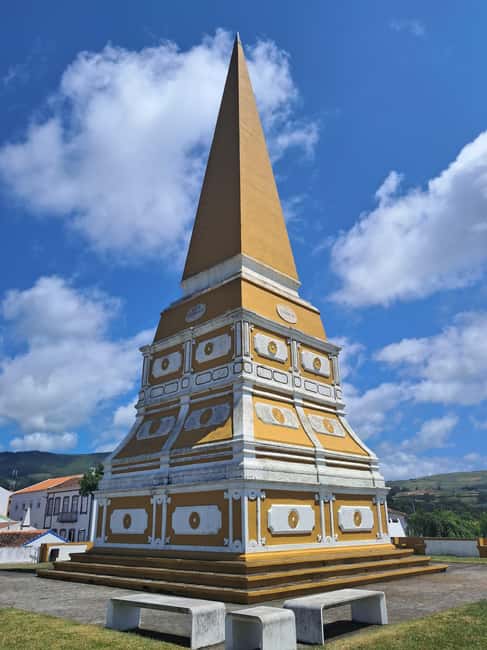 Angra do Heroísmo: A walking tour of the city - Rua de São João to the café break, where local life shows