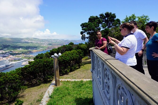 Angra do Heroísmo: Panoramic city Tour - Portas da Cidade and the customs-house courtyard story