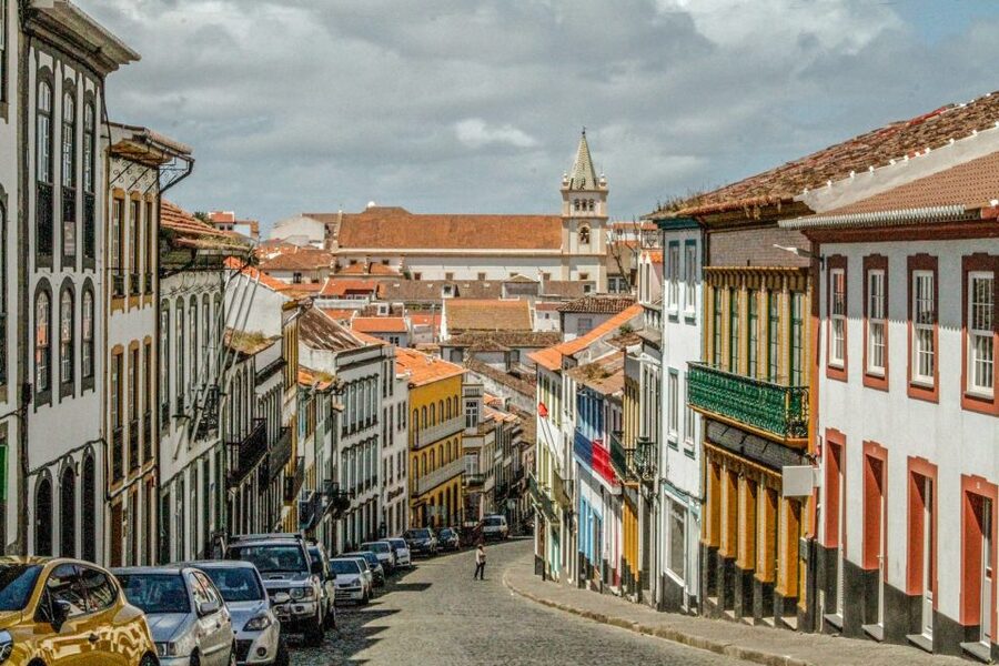 Angra do Heroísmo: Walking Tour with Local Pastry and Coffee - Palácio Capitães Generais: former Jesuit college, now an art stop
