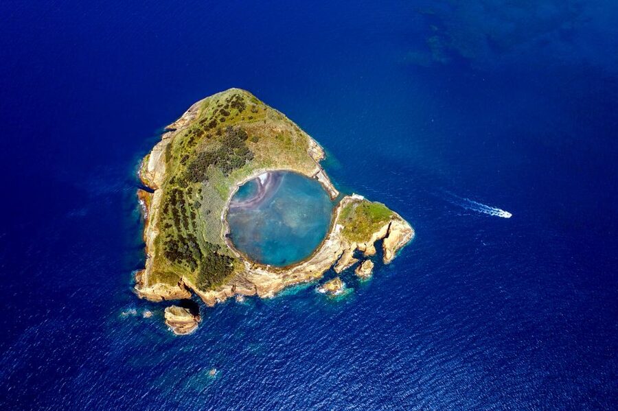 Boat Tour around Vila Franca do Campo Islet in Azores - Who should book this boat and snorkeling tour?