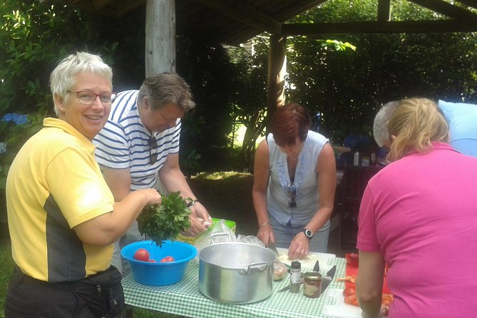 Chef for a day | Boss for a day (Min. 4 Participants) - Lagoa das Furnas unearthing and lunch by the water