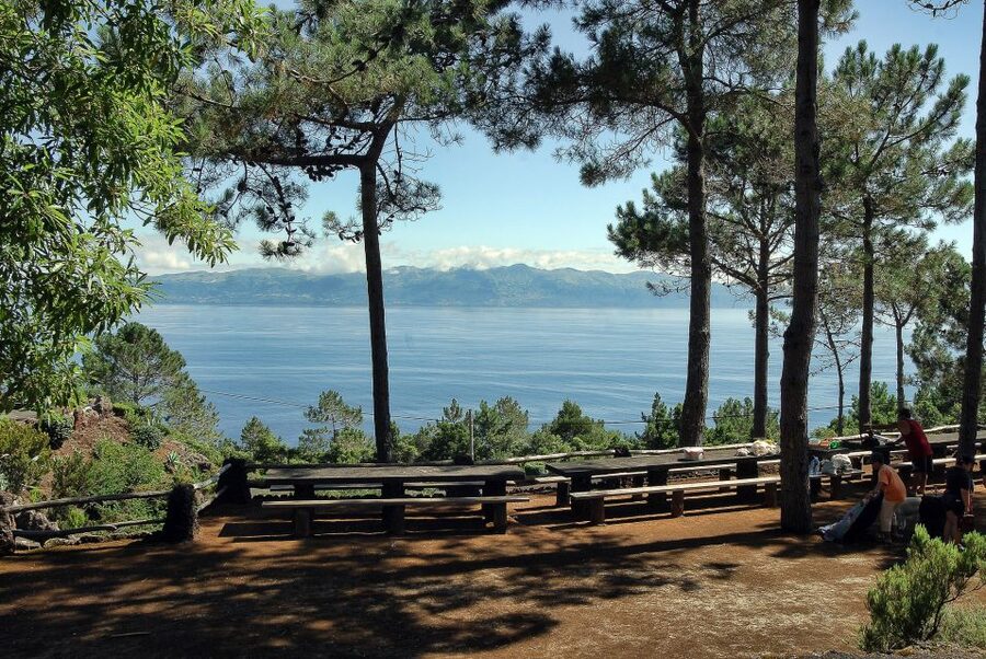 From Madalena: Pico Volcanoes and Lakes Guided Day Tour - Key highlights worth planning around