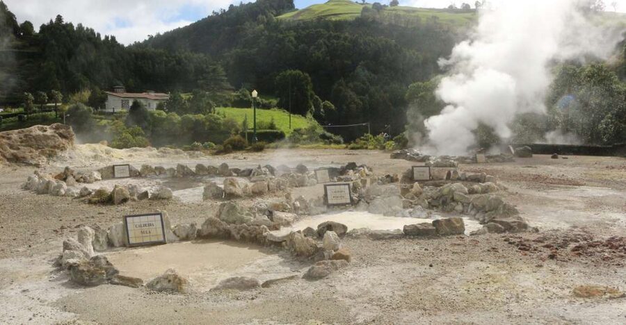 From Ponta Delgada: Furnas Lake Shore 4x4 Guided Day Trip - Timing, Stops, and What to Pack for a 7-Hour Day