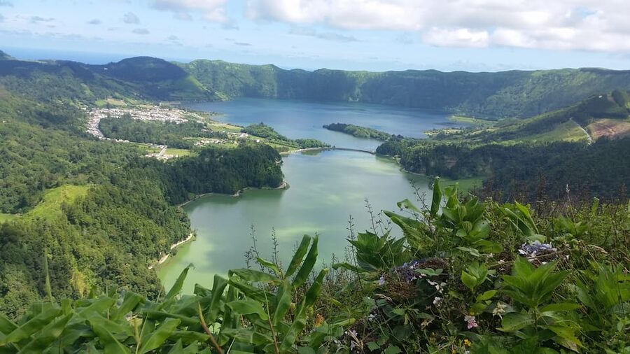 From Ponta Delgada: Sete Cidades Lakes & Fire Lake Day Tour - Volcanic Hot Pools at Ponta da Ferraria and Other Early-Day Stops