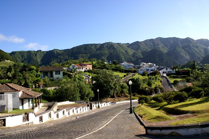 Full-Day Furnas Tour: Hot Springs, Traditional Lunch & Tea - Stop 3: Caldeira das Furnas for the Sulfur Blast (Yes, You Will Smell It)