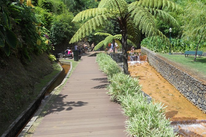 Full Day Guided Tour to Furnas with Lunch Included - Lagoa das Furnas again and Caldeira das Furnas again: why the repetition works