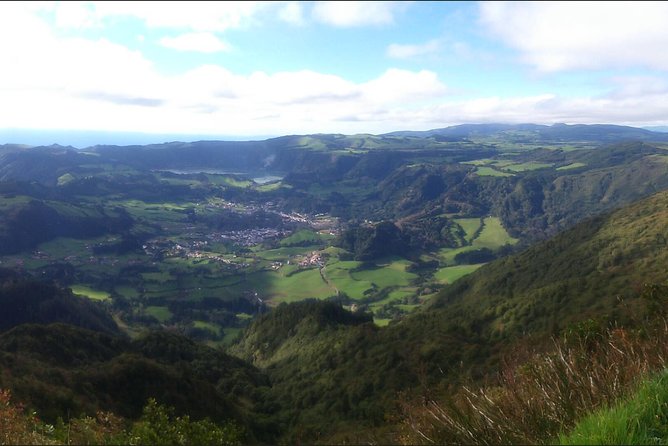 Full-Day Jeep Tour: The Northeast Azores in an Offroad 4x4 - Tea Factory Stop: A Calm Ending After the Wild Coast