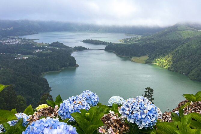 Full Day Sete Cidades with Whale Watching at Mosteiros - Stop 2, Miradouro da Cumeeiras: the caldera rim view that makes Sete Cidades click