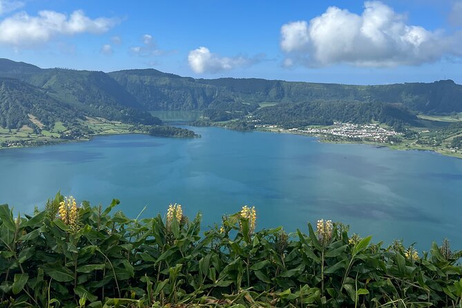 Full Day Sete Cidades with Whale Watching at Mosteiros - Stop 4, Sete Cidades afternoon: choose your lake time, canoe or bike