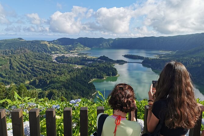 Full Day Tour Sete Cidades & Lagoa do Fogo with Lunch - Vista do Rei and Santiago Lake: the crater story begins