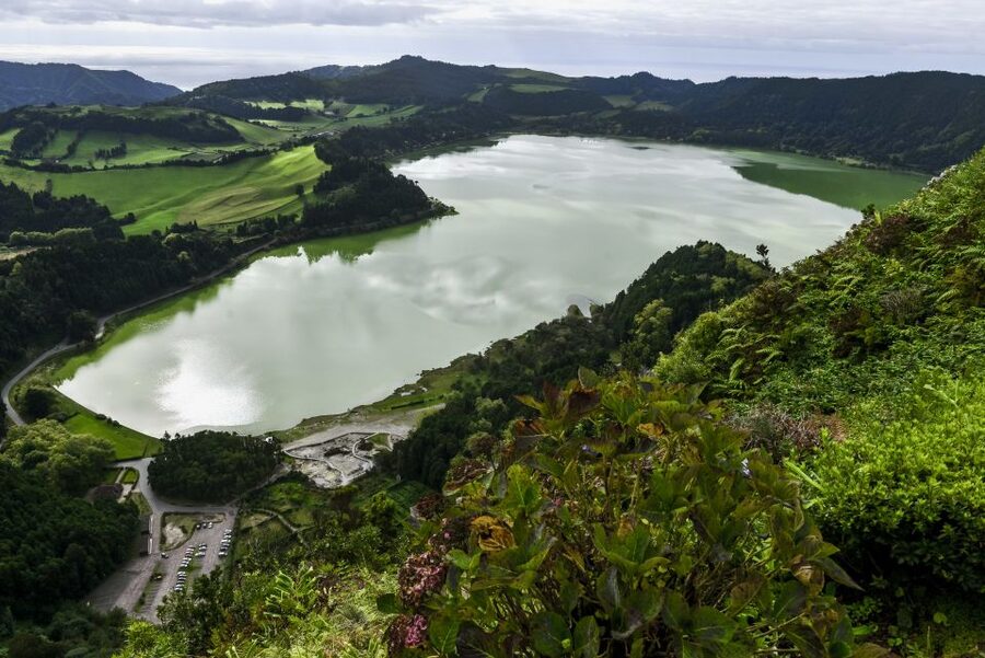 Furnas: Tea Plantations, Lake and Volcano Guided Tour - The viewpoint run: Pico do Ferro and the photo breaks that shape the day