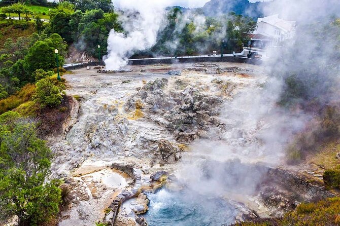 Furnas Volcano & Tea Plantation With Traditional Lunch, East Tour - Stop 4: Lagoa das Furnas, Watching Cozido Cook Underground
