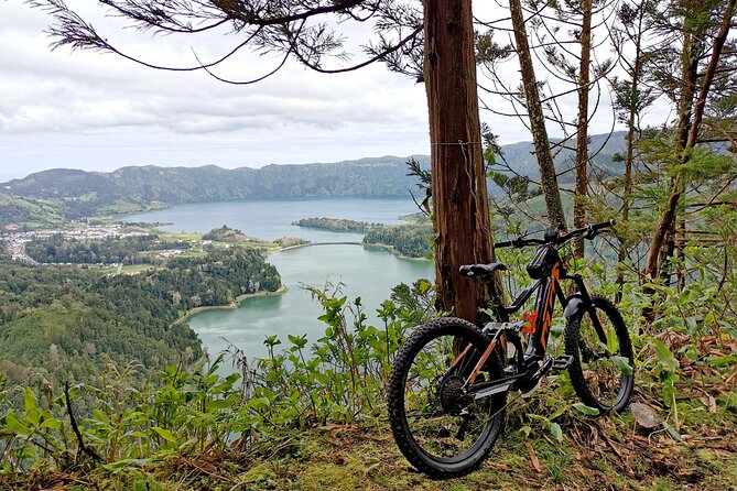 Guided Electric Mountain Bike in Sete Cidades - Lagoa de Santiago and the Steep Climb Moment