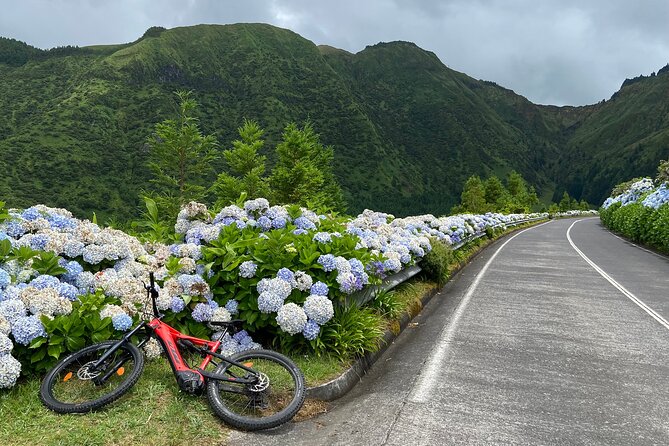 Guided Electric Mountain Bike in Sete Cidades - Caldeira das Sete Cidades Kickoff: Safety, Bike Controls, Then Lift Off