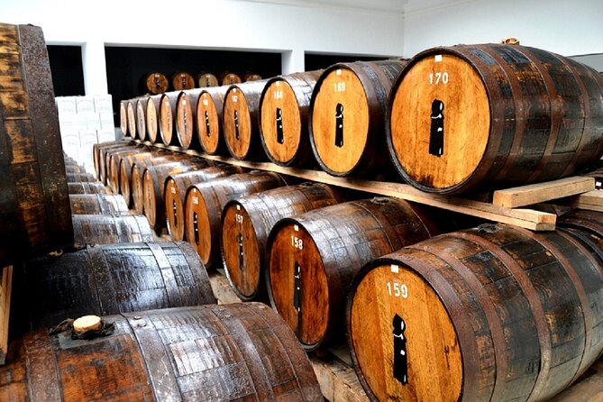 Guided tour of Sete Cidades & Lagoa do Fogo, lunch included - Mulher de Capote liqueur factory: maracujá proof and how it’s made