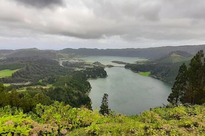 Guided Tour to the Sete Cidades Volcano in São Miguel Azores - Lagoa de Santiago: smaller time window, strong crater sense