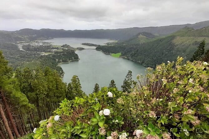 Guided Visit to the Crater and Volcano of Lagoa das Sete Cidades - Why This Sete Cidades Tour Feels Efficient in About 4 Hours