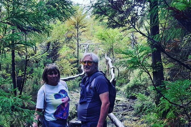Hiking Trail Black Mysteries | Terceira Island - How Amélia Lopes keeps the hike comfortable for 16 people