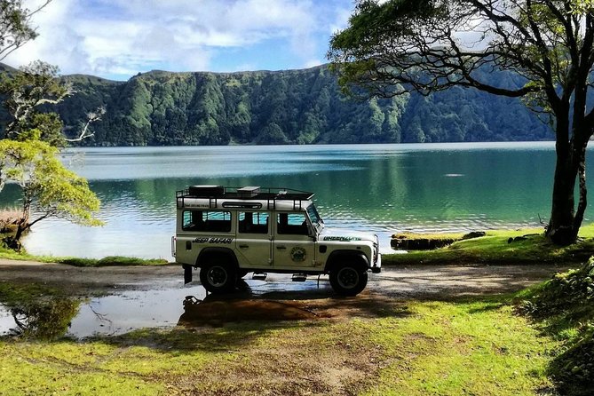 Jeep Tour Full Day Sete Cidades & Lagoa do Fogo with lunch and drinks included. - Lagoa do Fogo at the Miradouro: the iconic bowl of blue