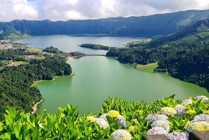 Lagoa do Fogo and Sete Cidades Private Full Day Tour - From Pineapple Greenhouses to Volcano Views: How This Day Flows