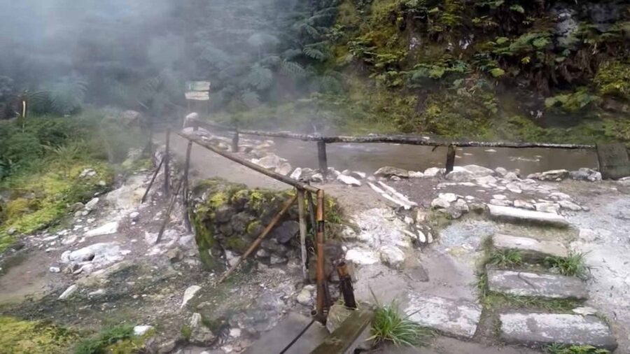 Lagoa do Fogo: Biologist-guided Volcano e-Tour +Hot Springs - Salto do Cabrito and extra swimming time in a forest setting
