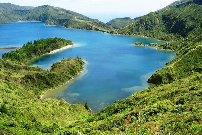 Lagoa do Fogo: Private Scenic Walking Tour - Entering São Miguel by viewpoint first