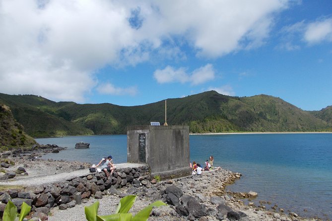 Lagoa do Fogo Walking Tour with Lunch from Ponta Delgada - How much walking is this, and who will enjoy it most?