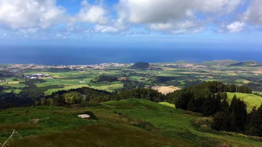 Lagoa do Fogo: Whales & Volcano Geo Tour w/ Biologist +lunch - Lunch at 11:30 near the marina, and why the timing works