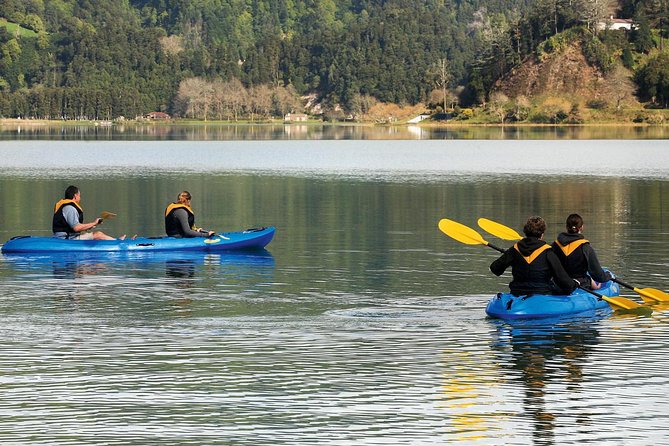 Mystic Furnas - Canoeing + Terra Nostra - Canoeing Lagoa das Furnas: paddling volcanic water with a simple rhythm