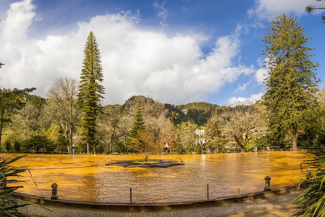 Mystic Furnas - Canoeing + Terra Nostra - The guide and small-group feel: why max 8 matters