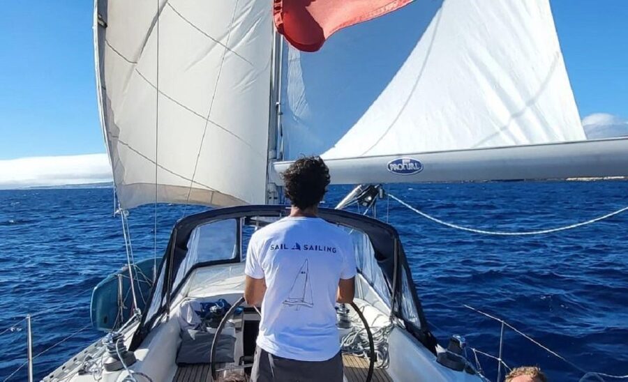 Ponta Delgada Full Day Sailing Tour with Drinks and Snacks - Sailing the south coast of São Miguel, starting at Portas do Mar
