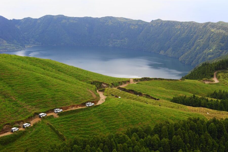 Ponta Delgada: Full-Day Sete Cidades 4X4 Tour with Lunch - What makes this Sete Cidades and Lagoa do Fogo 4x4 day special