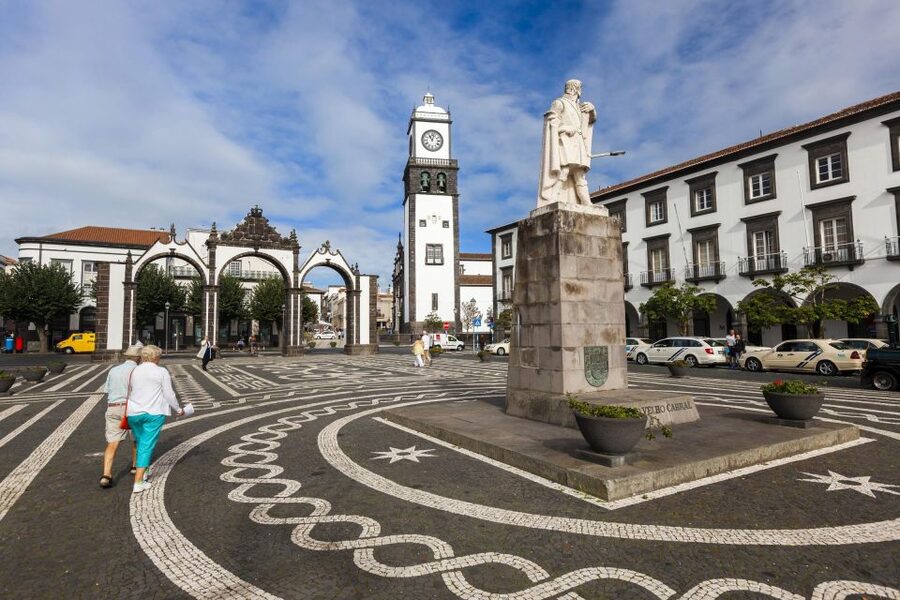 Ponta Delgada Half-Day City Tour - Plantação de Ananás dos Açores: the pineapple story behind the island