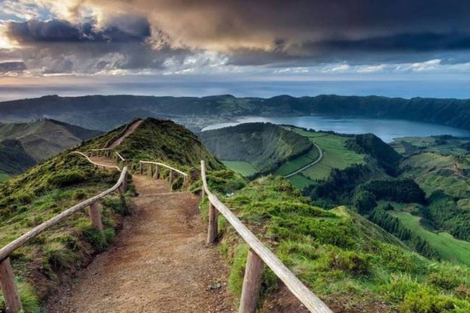 Ponta Delgada: Tour to Sete Cidades Volcano Lakes - Why Sete Cidades is the Azores headline, and why a tour helps