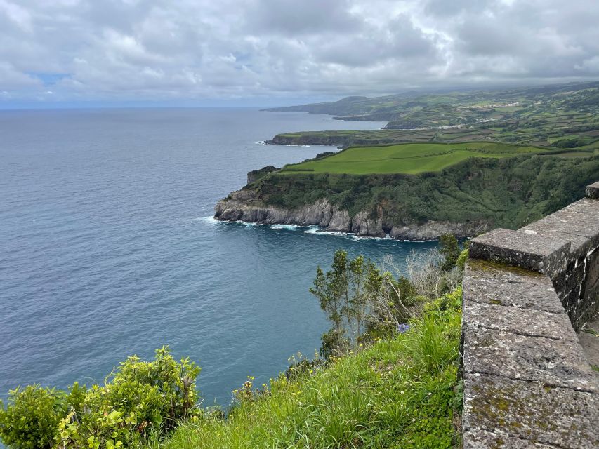 Privat van tour Furnas valley, Gorreana tea – islands gems - Mulher de Capote: culture, shopping, and a small break from viewpoints