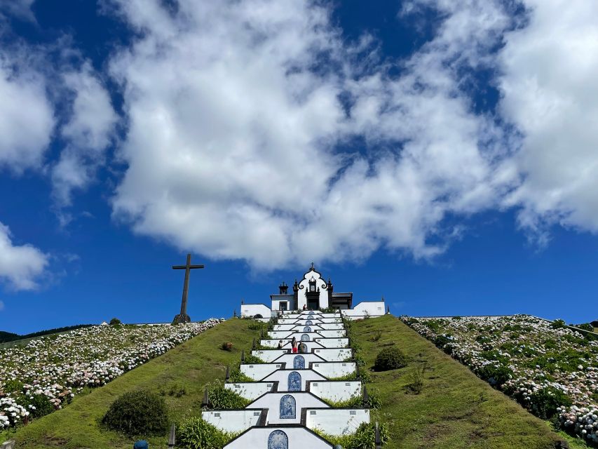 Privat van tour Furnas valley, Gorreana tea – islands gems - Pico do Ferro lookout: volcanic views with a short leash