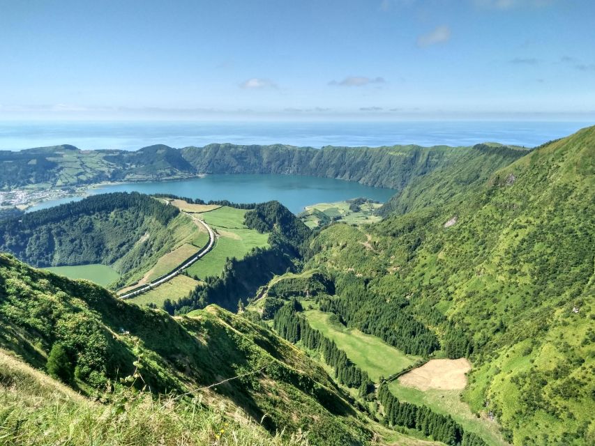 Privat van tour Sete Cidades, Lagoa do Fogo – volcanic lakes - Ponta da Ferraria: where volcanic heat meets the ocean