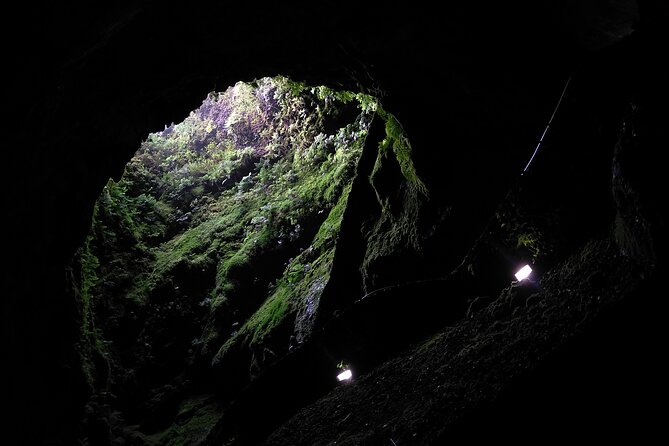 Private Caves Tour with a Geologist - What makes a geologist guide feel different
