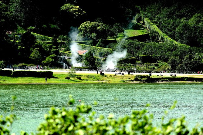Private Full-Day 4x4 Tour to Furnas Volcano - Tea stop that sets the tone: Plantacoes de Chá Gorreana