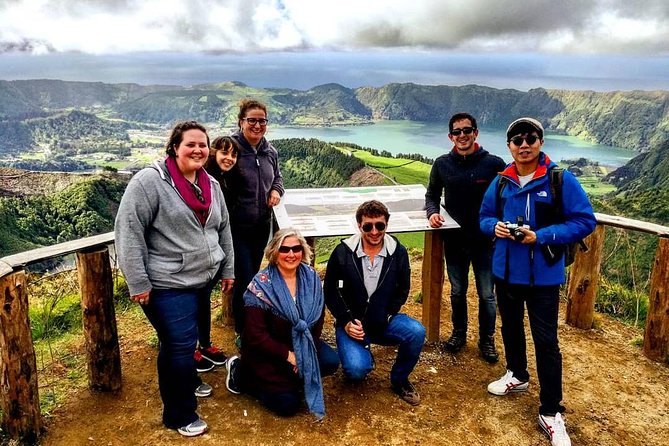 Private Mini Van Sete Cidades and Lagoa do Fogo (1-6 people) - Miradouro do Pico do Carvão: A Strong Start Over the Island