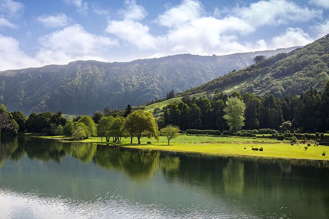 Private tour: Sete Cidades & Fogo Lake (group price) - Stop 1: Vista do Rei Miradouro, your first hit of the blue-green lakes
