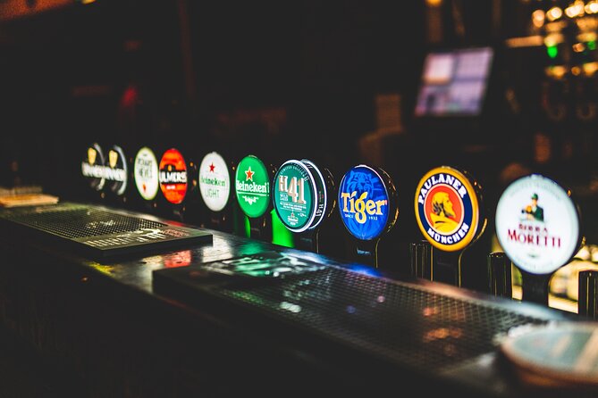 Pub Crawl Ponta Delgada Sao Miguel Azores - Stop 2: the artsy-social bar and the burger stop