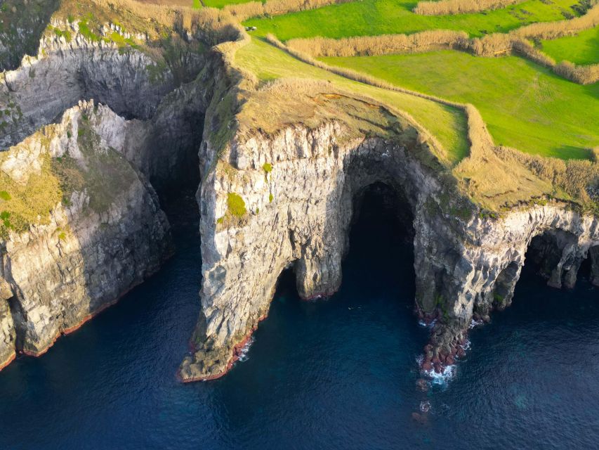 Rabo de Peixe: Cave Boat Tour on The North Coast - The small-group format and the role of the guide