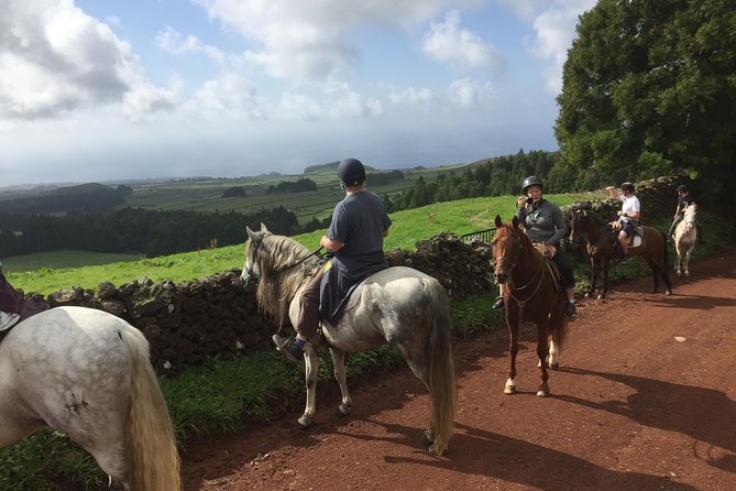 ride a volcano - go to the gardens in the woods - Basalto Clube de Campo: the calm start before you ride