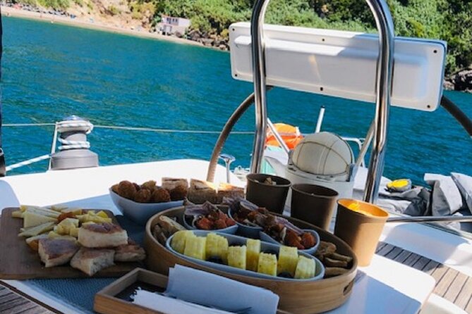 Sailboat trip from Ponta Delgada - Ilheu de Vila Franca do Campo: the viewpoint that anchors the day
