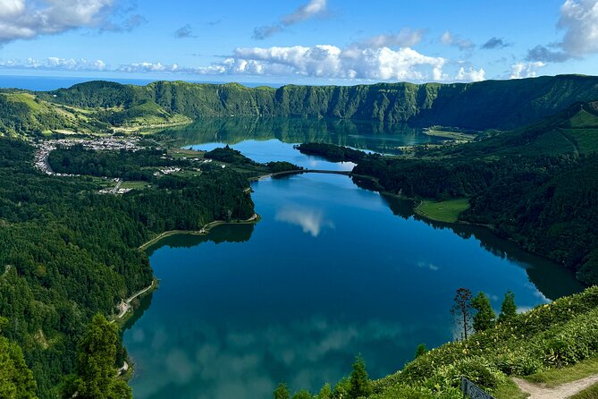 São Miguel Azores: Explore the dramatic crater of Sete Cidades - Lagoa de Santiago: the green-water crater lake with a roadside platform