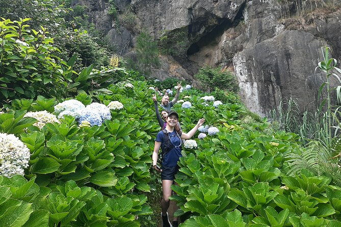 São Miguel Azores: Hike and Snorkeling into the wild with a local - The volcanic beach snorkeling reef: gear, fish spotting, and cold-water reality